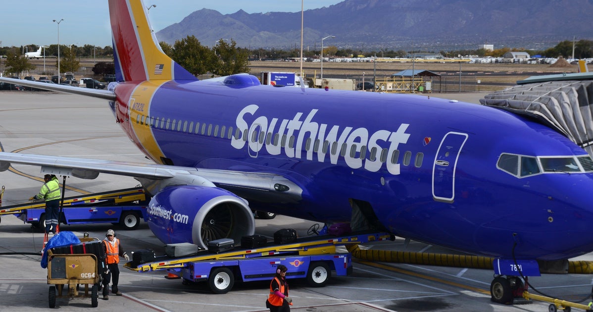 Pilot Showers His Millionth Passenger With Gifts, Pays For Her Ticket ...