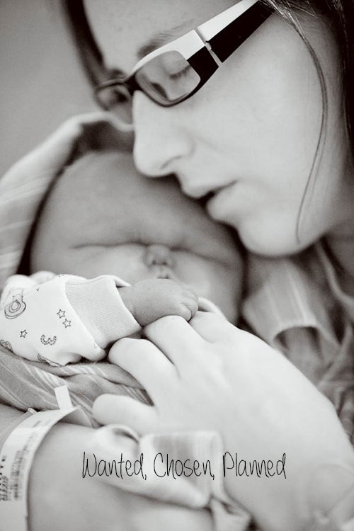 This image of Alexis Marie Chute and her son Zachary was taken by a Now I Lay Me Down To Sleep photographer. These photographers are volunteers who capture images of babies that have died, which are often the only photographs bereaved parents have of their child.