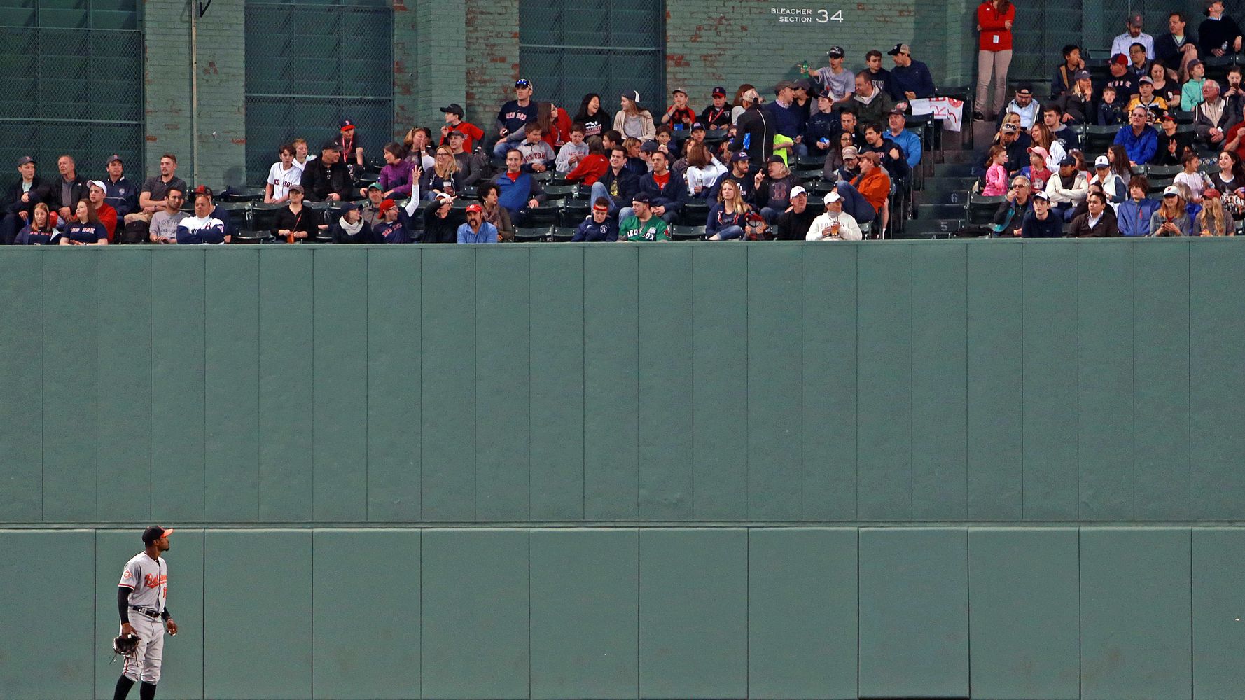 Fan removed from Fenway Park after displaying 'Trump won' sign during Red  Sox game 