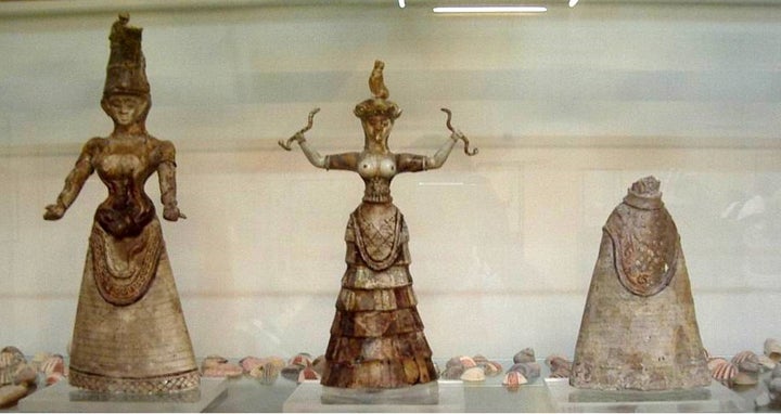 Minoan Snake Goddess figurines c 1600 BCE. Heraklion Archaeological Museum 