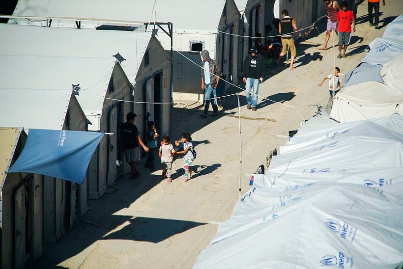 <em>Inhabitants of Suda refugee camp at one of it's alleys, Chios, Grece, Aegean Sea. </em>