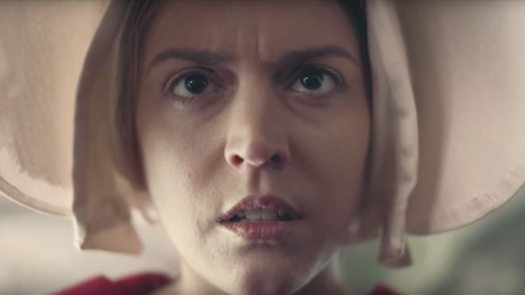 Watching This Snl Handmaids Tale Skit Is Kind Of A Bummer Huffpost 