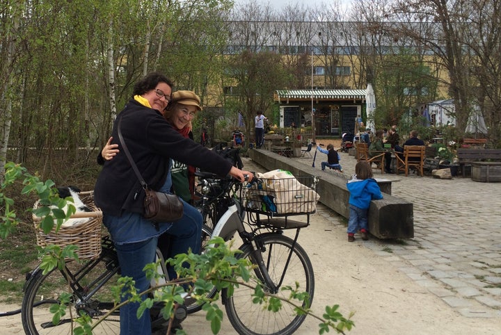 Friends meet up at a coffee stand in a park in the center of Berlin.