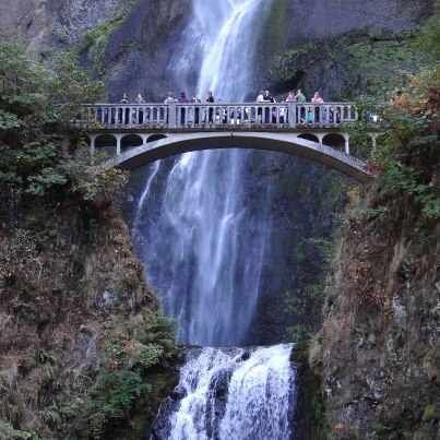 Awesome Multnomah Falls - Oregon is an outdoor paradise for hiking and exploring nature 