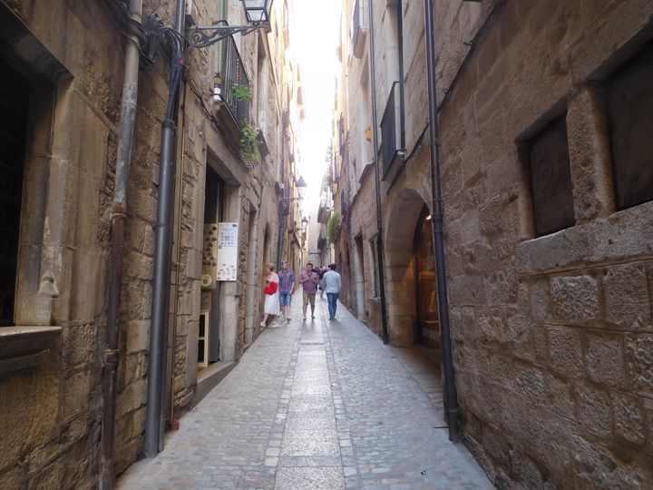 Why speaking Spanish in Catalonia is controversial – Jem in Girona