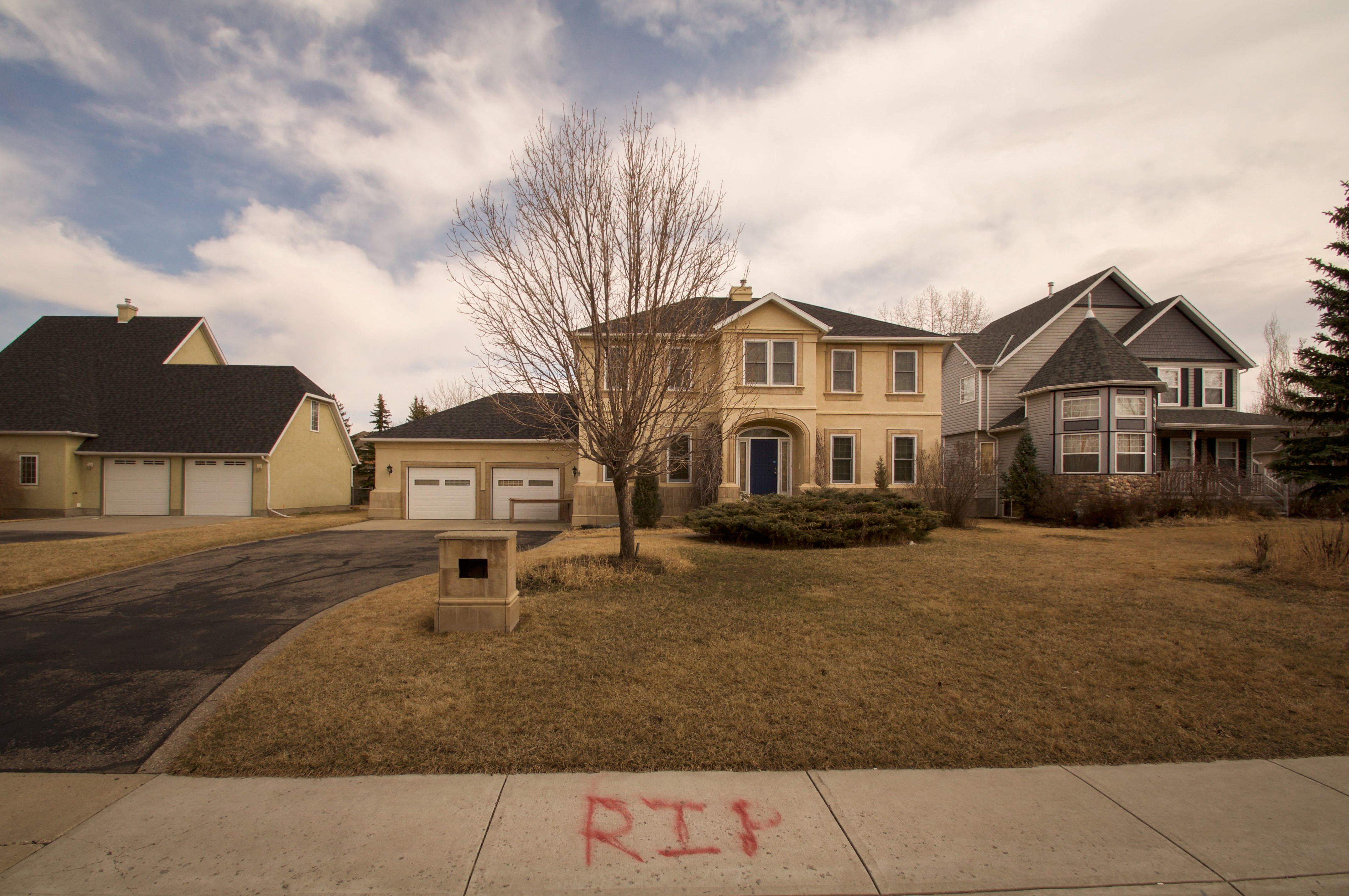 Neighborhood Full Of Million-Dollar Homes Is Now An Eerie Ghost