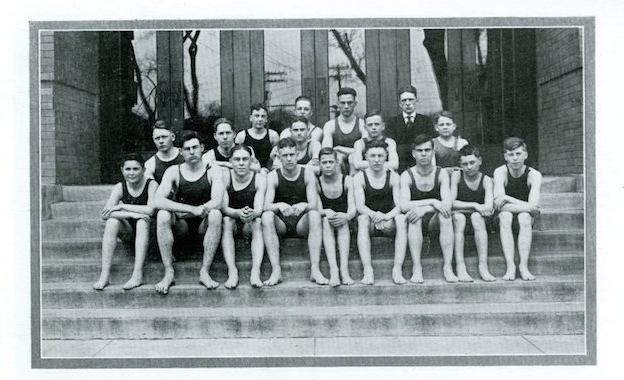<p>Hemingway (second from the left, first row) with his swim team. </p>