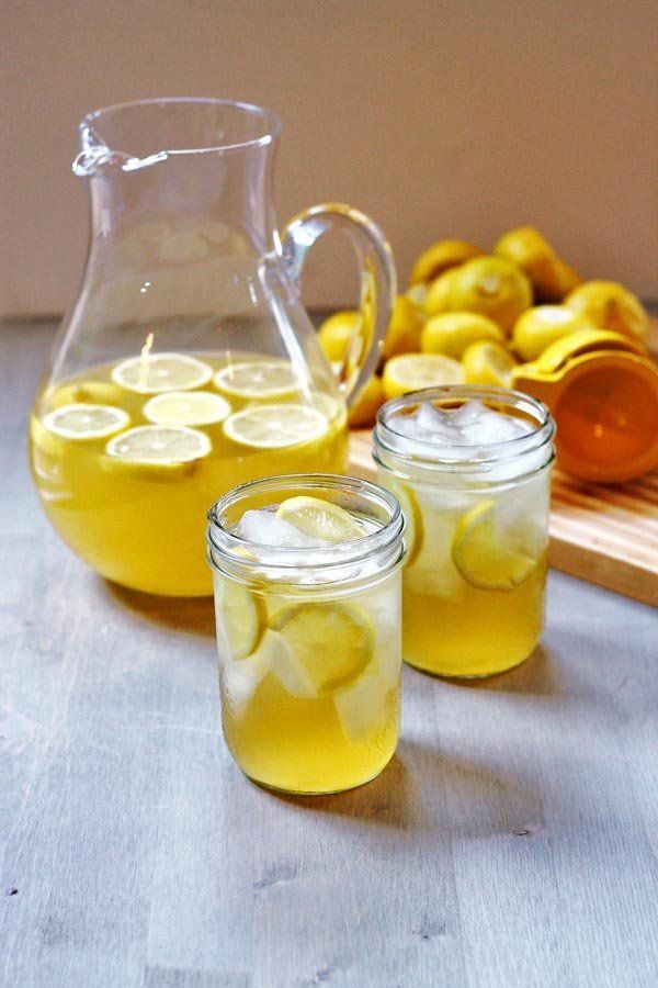 <strong>Get the <a  data-cke-saved-href="http://cookswithcocktails.com/whiskey-with-homemade-lemonade-a-k-a-redneck-lemonade/" href="http://cookswithcocktails.com/whiskey-with-homemade-lemonade-a-k-a-redneck-lemonade/" target="_blank