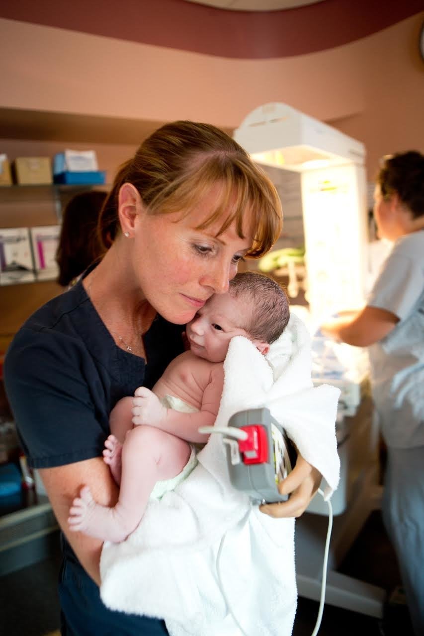 22 Gorgeous Birth Photos That Celebrate Labor And Delivery Nurses