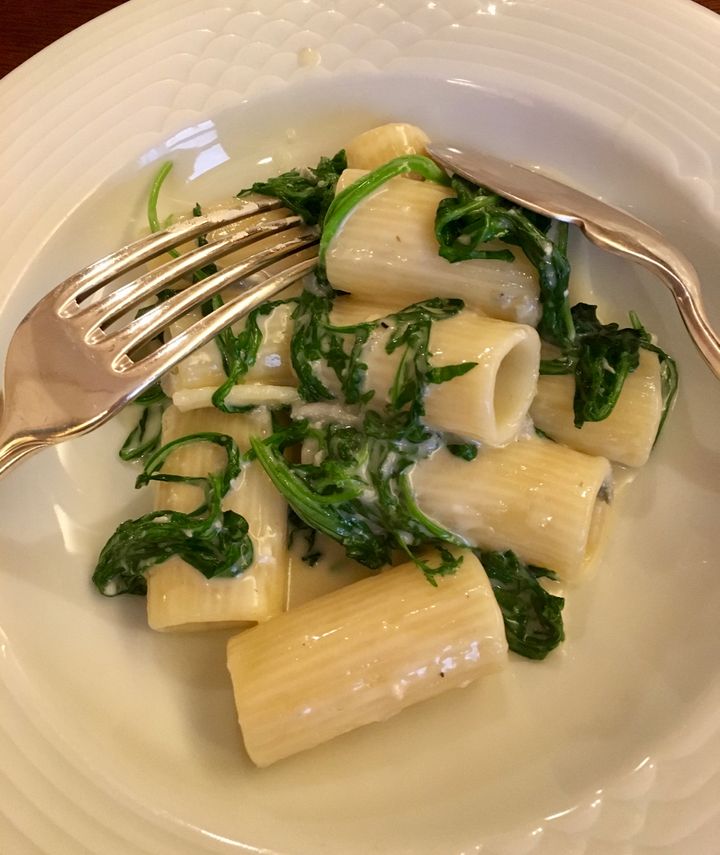 Rigatoni with gorgonzola and arugula (rocket): A three-ingredient sauce