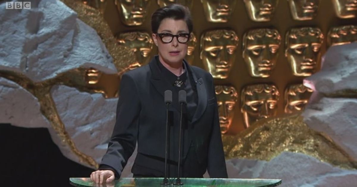 Bafta Tv Awards 2017 Host Sue Perkins Makes Bake Off Quips As She