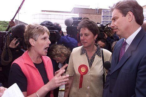 Sharon Storer confronts Tony Blair in 2001