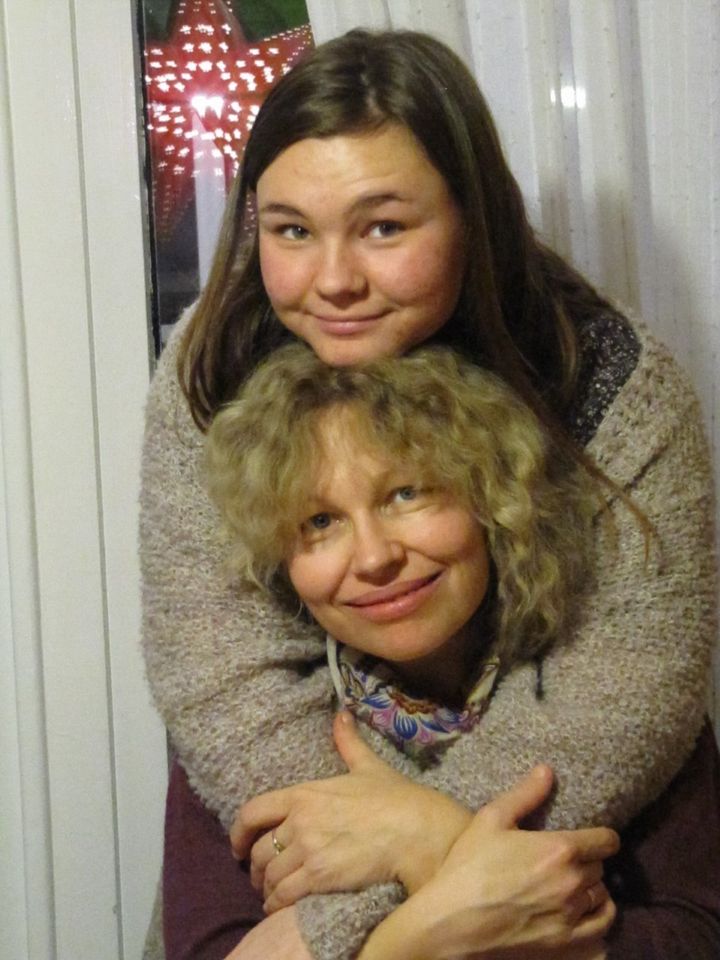<p>Ana with her mother.</p>