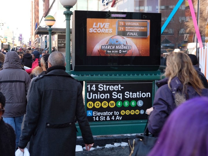 <p>College basketball scores on OUTFRONT Media screen, New York City</p>