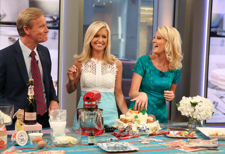 Sandra Lee (R) appears on the Cooking With Friends segment of 'Fox & Friends' with hosts Steve Doocy (L) and Ainsley Earhardt at FOX Studios on July 6, 2016 in New York City.