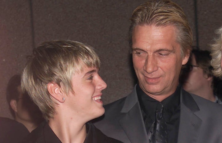 Aaron Carter with Bob Carter in 2001. 