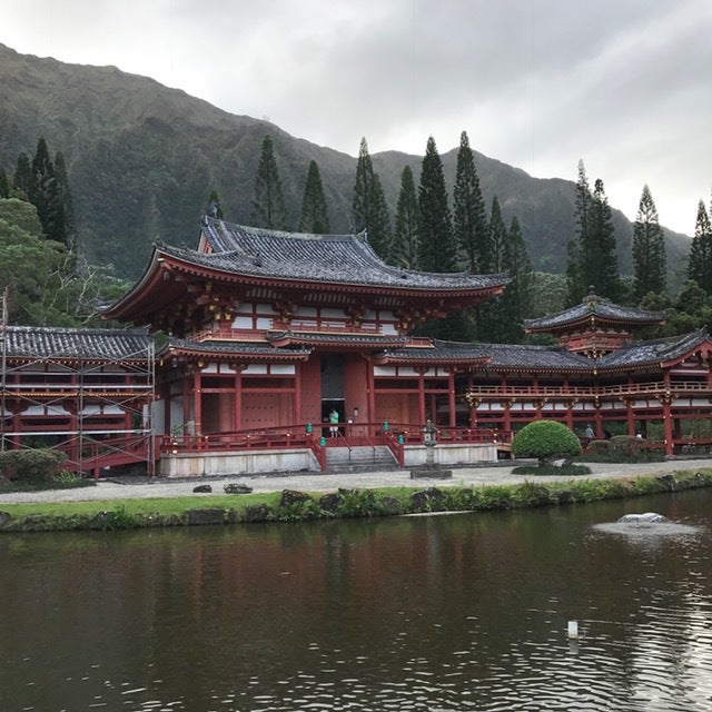 The peaceful Byodo-In Temple, a replica of a 950 year old Jpanese temple.