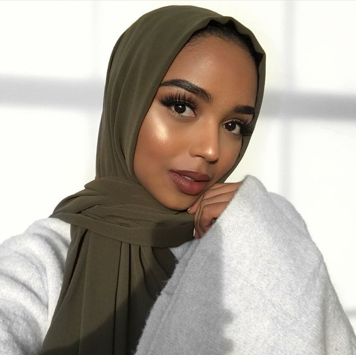 Shahd Batal is a youtuber and vlogger. Her videos usually focus on tips for healthy skin and makeup. 