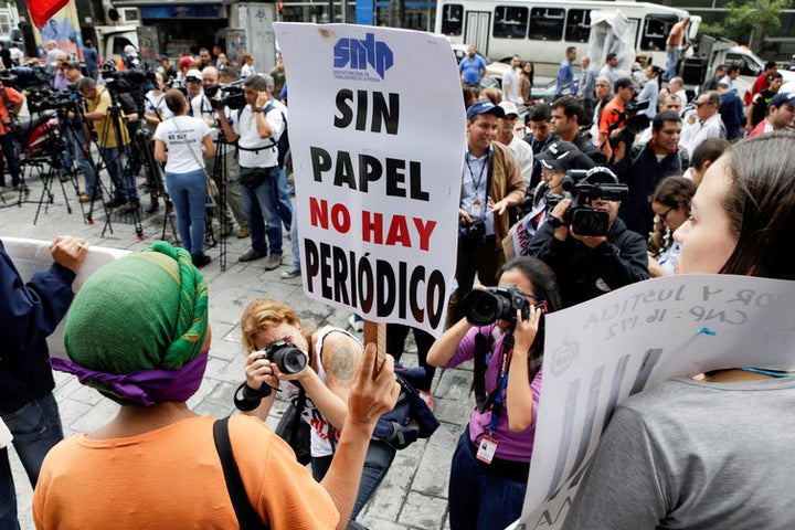  A 2016 protest for press freedom in Venezuela: ‘Without paper there’s no newspaper.’ 