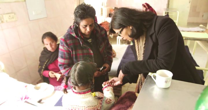 <p>Dr. Sania Nishtar examining a girl in Rawalpindi</p>