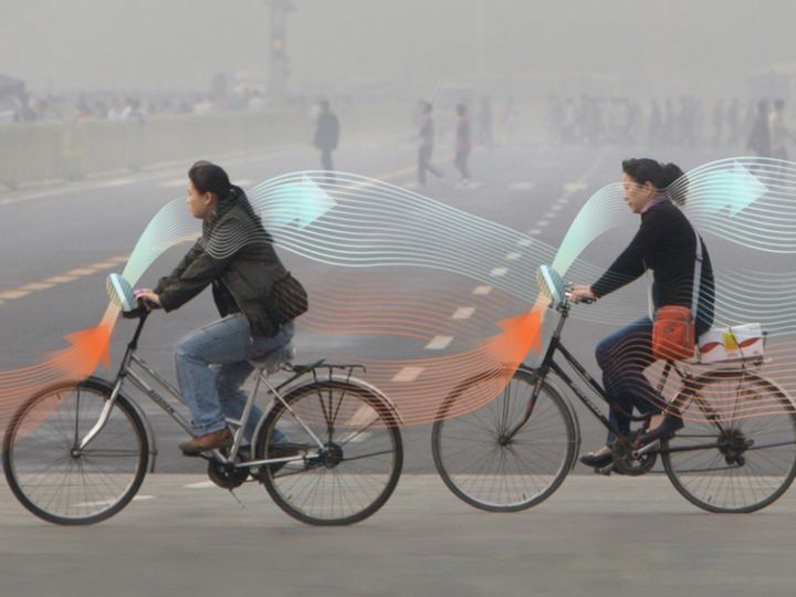 An image shows how Roosegaarde's design would funnel smog in, and push out clean air.