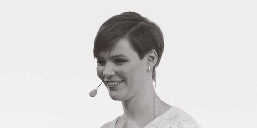 Jane Portman is a UI/UX consultant and the founder of UI Breakfast and Tiny Reminder.