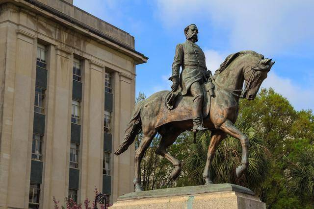 <p>The Wade Hampton monument.</p>