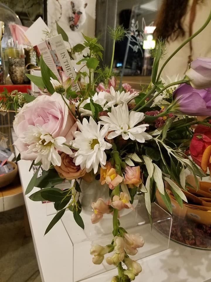 <p>Native Poppy floral arrangement for the party</p>