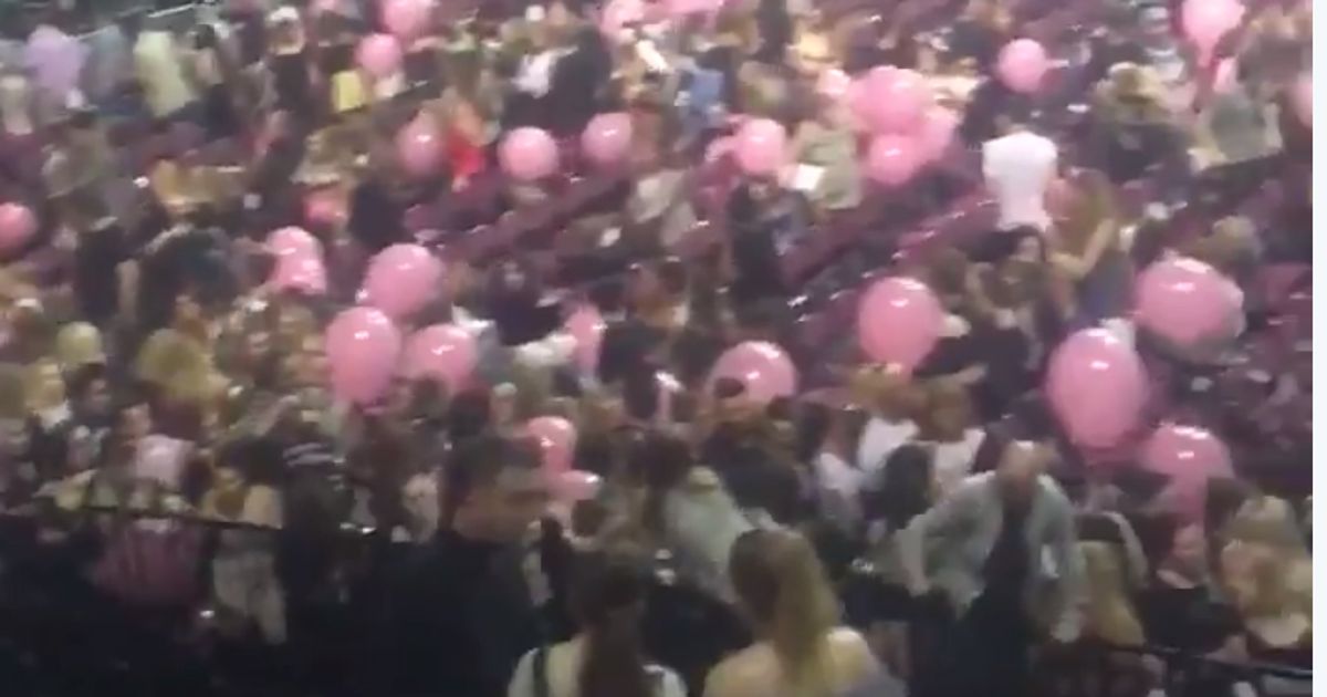 Manchester Bombing Video Footage Of Explosion At Ariana Grand Concert Show Chaos And Confusion 9216