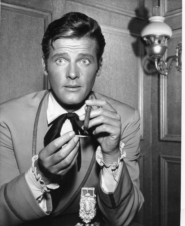 Roger Moore Dead: Rare Vintage Pictures Of James Bond Star At His Most ...