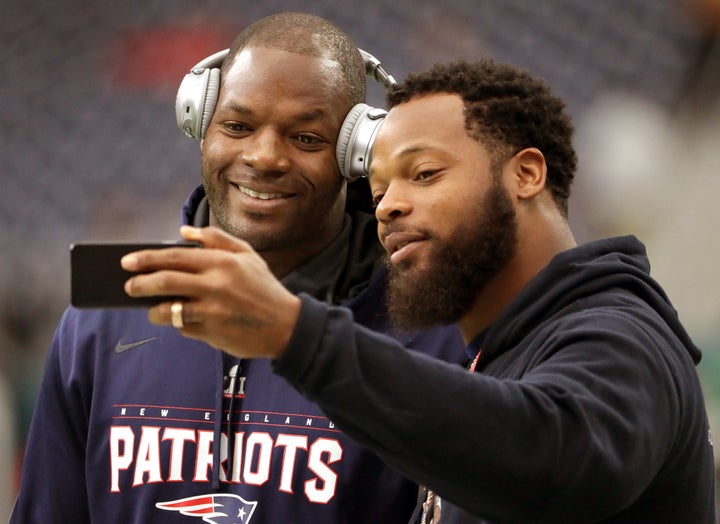 Michael Bennett poses with former Patriots tight end and younger brother, Martellus (left), before the Super Bowl in Feb