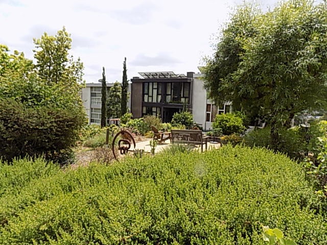 <p>Neo-Modernist designs include solar panels and other environmentally-friendly elements.</p>