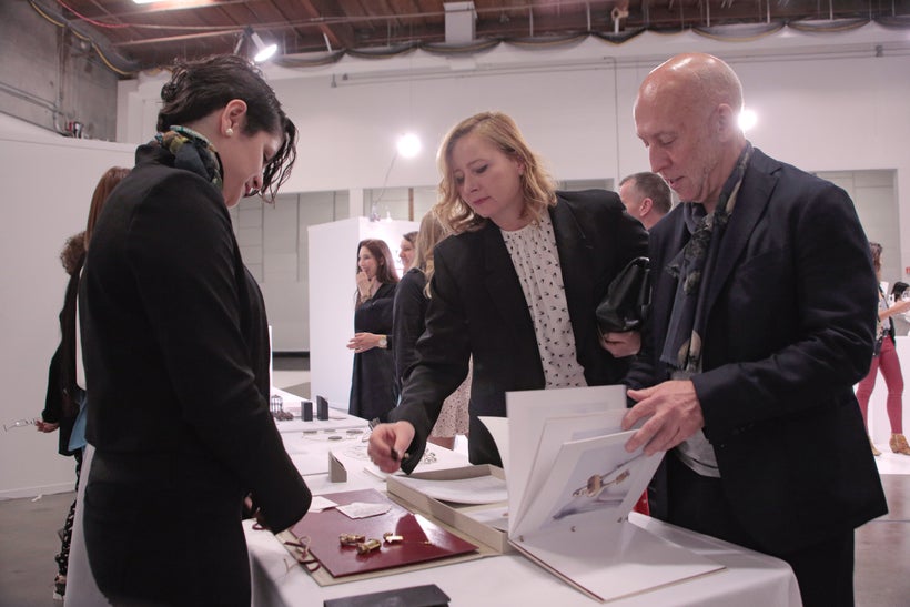 Sarah Mower looking through a student’s portfolio during the pre-show Portfolio Review