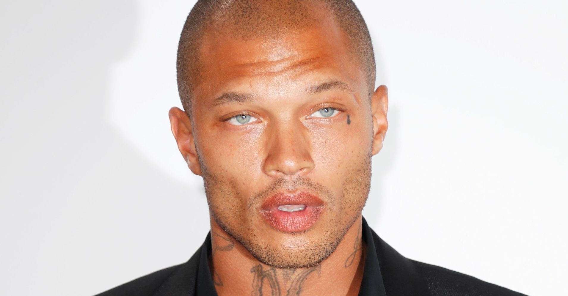 'Hot Convict' Jeremy Meeks Hangs With Nicki Minaj At AmFAR Gala | HuffPost