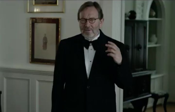 South Carolina Democrat Archie Parnell emulates Frank Underwood, the protagonist of "House of Cards," in a new tongue-in-cheek campaign video.