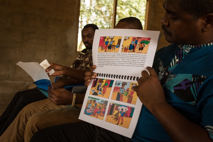 <p>Illustrated booklets guide community discussions about the rights of children and the risks of sending them away from home to work.</p>