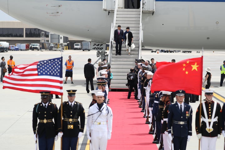 Chinese President Xi Jinping and first lady Peng Liyuan arrive at Palm Beach International Airport April 6, 2017 in West Palm