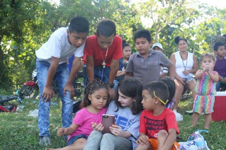 Schoolchildren and Danielle Greenfield in Choloma, Honduras