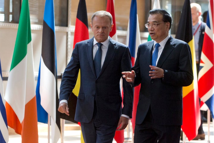 European Council President Donald Tusk (L) walks with Chinese Premier Li Keqiang upon arrival prior to the start of a EU Chin
