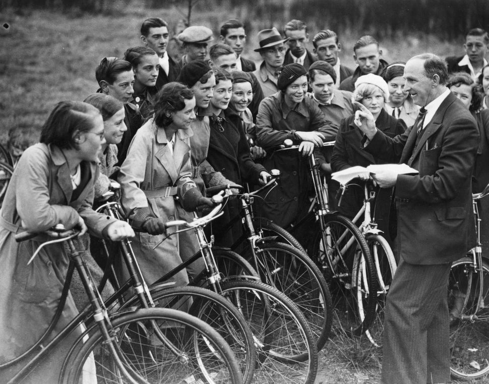 Len Smith of the Boot and Shoe Operatives Union addresses striking workers from the Bata shoe factory on Sept. 15, 1937.