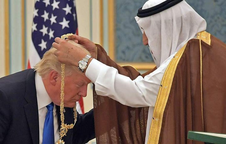 <p>Trump bowing?</p>