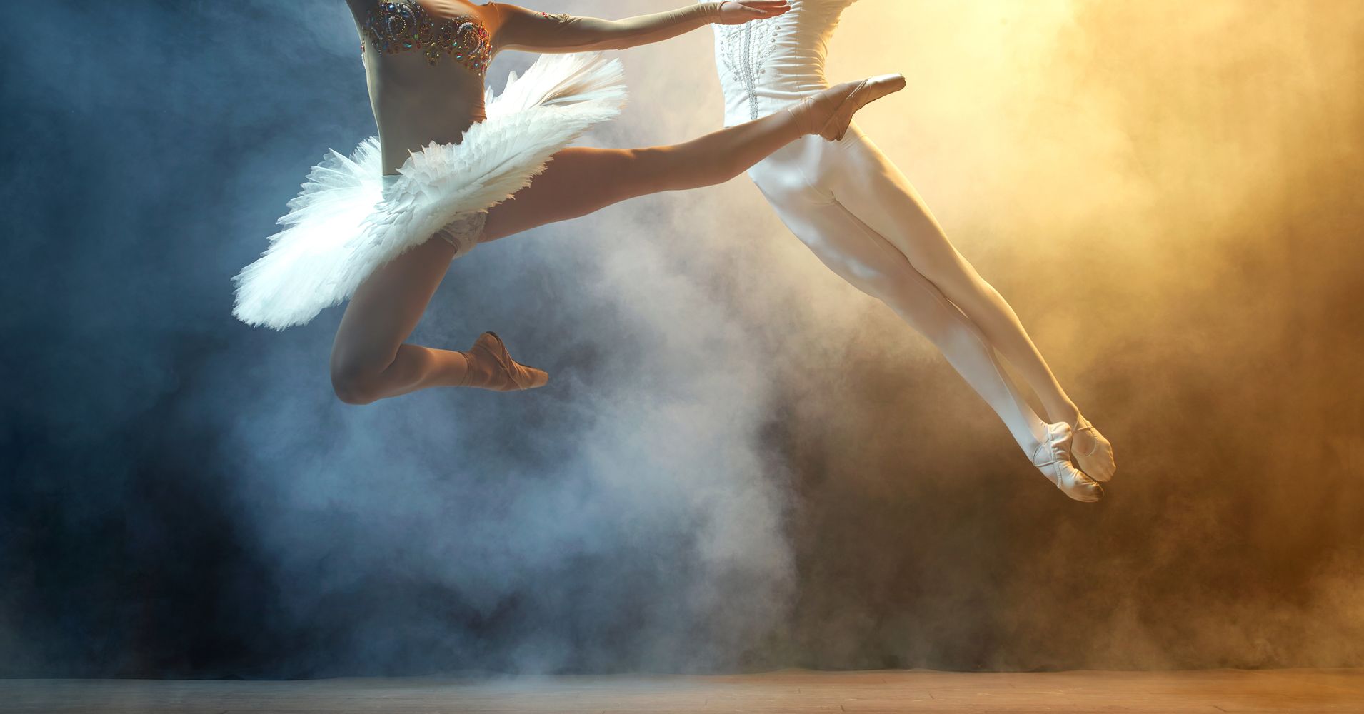 Ballet Dancer Jumps Onto Subway Tracks Rescues Man Becomes Nyc Hero