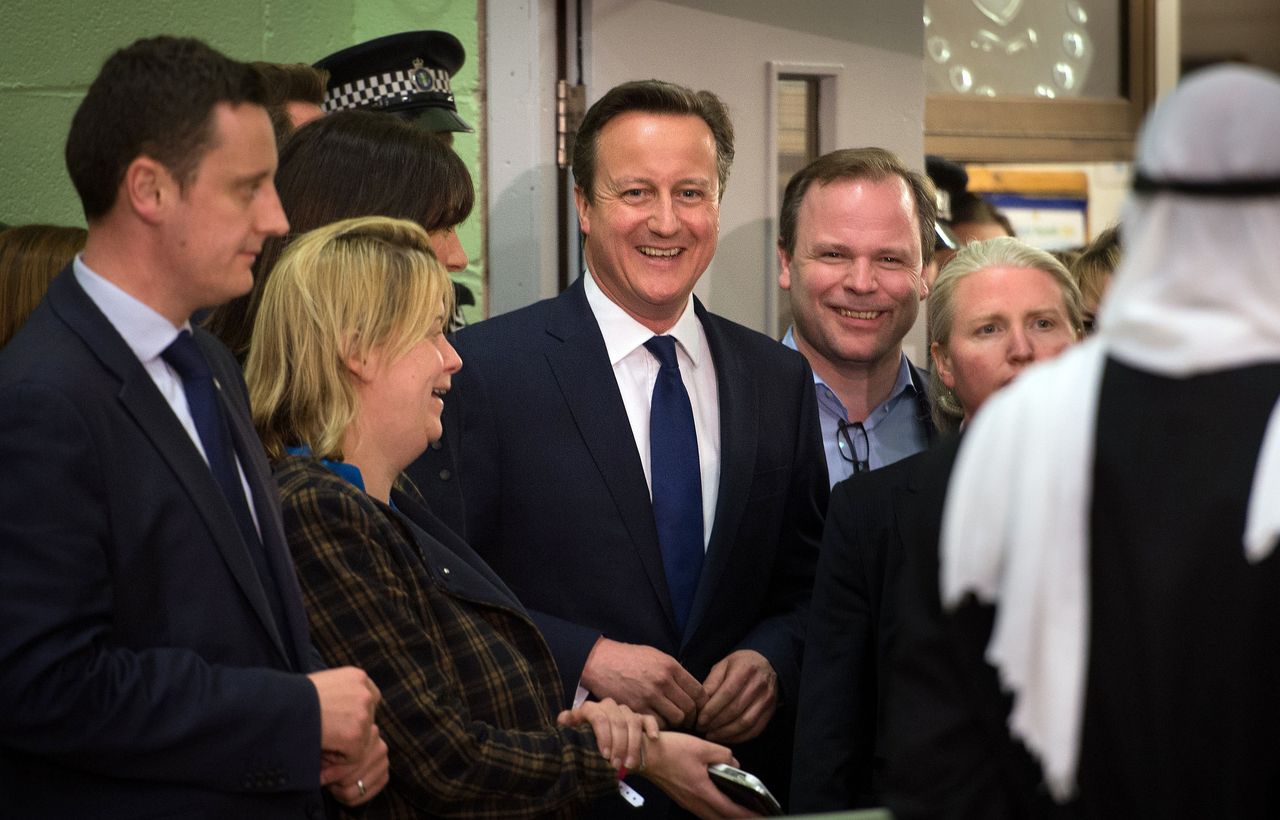 David Cameron with Craig Oliver as the PM receives his constituency result in 2015
