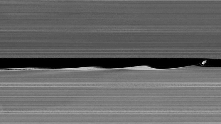 Daphnis makes waves