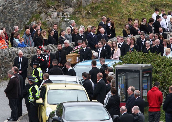 Over 1000 mourners lined the streets to pay their respects 