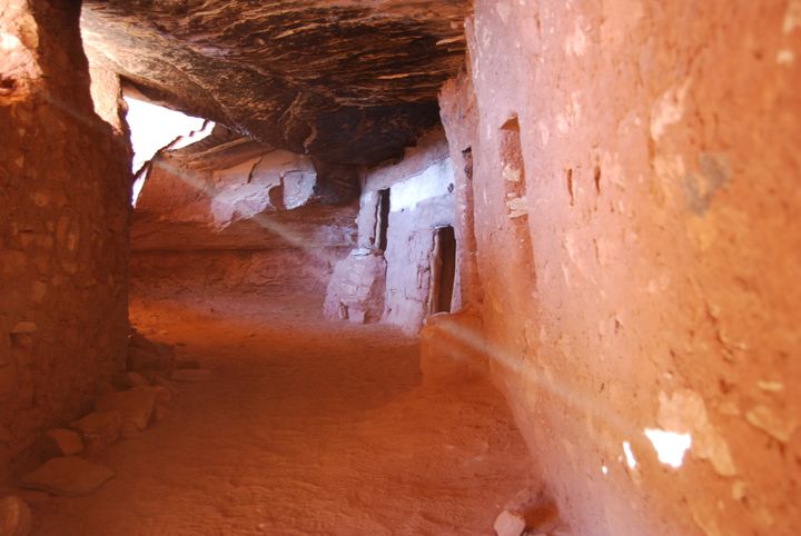 Sunlight beams through small openings in the wall of the Moon House. Although they don’t correspond to the obvious lineups or markings, the sunbeams lend a touch of mystery to an already enigmatic site.