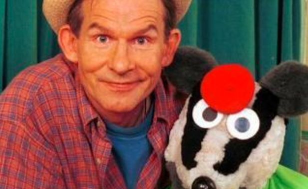 Andy Cunningham starred as Simon Bodger, along with his beret-wearing companion