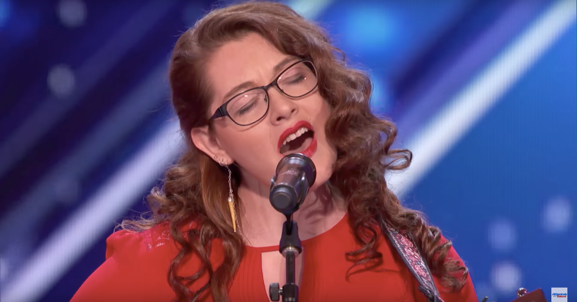 Deaf Singer Absolutely Wows ‘americas Got Talent And Earns Golden Buzzer Huffpost 0378