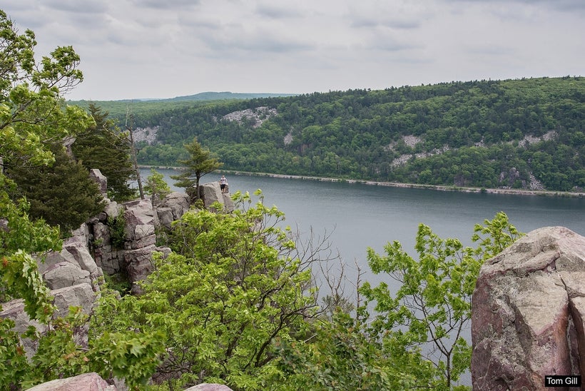 The rocky outcroppings invite hikers close to the edge.