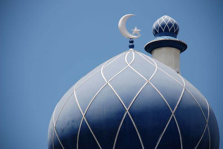 The Chicago suburb will pay the Muslim group $580,000 in a settlement.